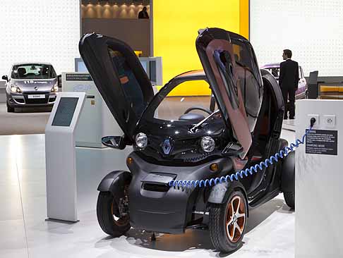 Renault - Renault Twizy ZE veicolo elettrico presente al Motor Show di Francoforte width=