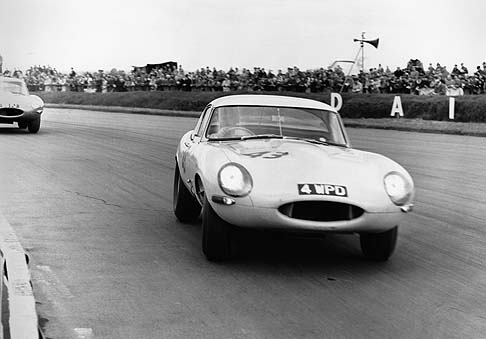 Jaguar - Del progetto iniziale sono state costruite solo 12 vetture in alluminio, l’ultima delle quali nel 1964, mentre i restanti sei numeri di telaio sono rimasti inattivi fino ad oggi. width=