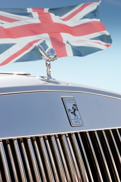 Rolls-Royce - Le tre vetture presenti ai trentesimi giochi di Londra saranno gli unici modelli del brand ad essere caratterizzate dagli inusuali loghi, ed già guerra aperta tra i collezionisti. width=