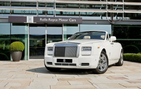 Rolls-Royce - L’ad del marchio Torsten Muller-Otvos ha così commentato: “Sono felice che Rolls-Royce abbia partecipato alla celebrazione del successo di questi Giochi ed abbiamo voluto festeggiare con questo modello unico”. width=