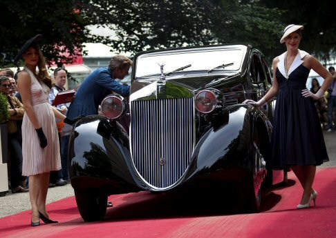 Rolls Royce - Nota ai collezionisti con la denominazione di Round Door Rolls, ovvero la Rolls dalle portiere rotonde, la sua storia inizia negli atelier Rolls Royce negli Anni Venti. width=