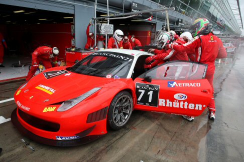 Ferrari - Partito decimo, Rossi è riuscito inizialmente a conservare la posizione di partenza.  width=