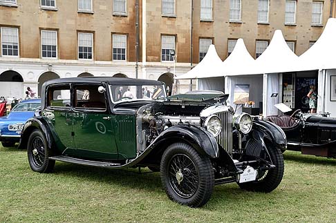 Bentley - Vincitore di ben cinque trofei Le Mans, Bell ha partecipato ad una straordinaria gita attraverso la campagna del Wiltshire, per The Chubb Insurance Tour d'Elégance, a bordo di una Bentley Embiricos, unico esemplare al mondo. width=