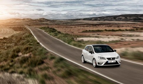 Seat - Il sistema di controllo della stabilità ESP insieme al dispositivo di partenza assistita in salita fanno parte del pacchetto sicurezza offerto di serie sulla Ibiza CUPRA. width=