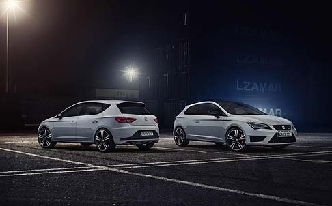 Seat - Una dinamica affascinante insieme a un design mozzafiato abbinato ad una massima efficienza e una perfetta fruibilità quotidiana sono i tratti più rappresentativi della nuova Seat Leon CUPRA, che incarna i valori del marchio nel miglior modo possibile. width=