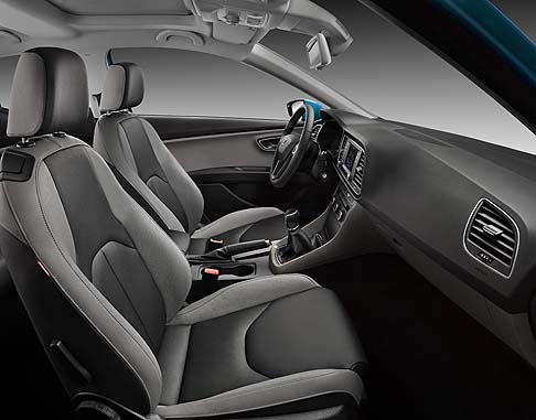 Seat - Gli ingegneri SEAT hanno dotato la nuova Leon SC di innovativi sistemi di assistenza alla guida.  width=