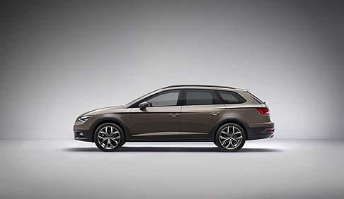 Seat - La gamma delle unità include come motore a benzina la versione 1.8 TSI 180 CV di ultima generazione, abbinato al cambio DSG doppia frizione a sei rapporti con leve al volante che è presente nella versione TDI. width=
