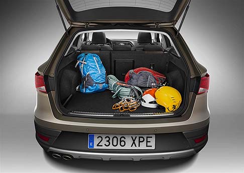 Seat - La nuova SEAT Leon X-PERIENCE è equipaggiata di serie con sistemi di assistenza alla guida all’avanguardia, come i sistemi di controllo della dinamica di marcia EDS e XDS. width=
