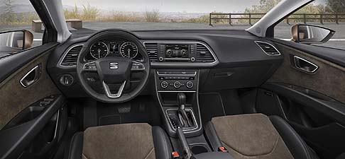 Seat - Anche le dotazioni dedicate all’infotainment sono all’avanguardia. A bordo troviamo il sistema operativo SEAT Easy Connect. width=