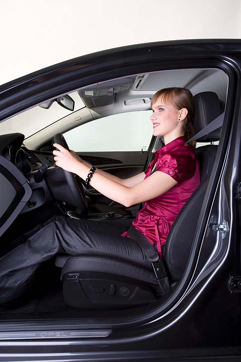 Opel - I sedli ergonomici sono disponibili a richiesta per molti modelli della gamma Opel come Insignia, Meriva, Zafira Tourer, Astra, Mokka e Cascada. width=