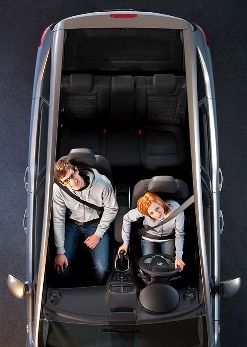 Opel - Il primo sedile ergonomico Opel è stato presentato su Signum nel 2003. Oggi, i moderni sedili Opel sono il risultato di oltre una decina di anni di lavoro svolti in collaborazione con l’organizzazione indipendente tedesca AGR. width=