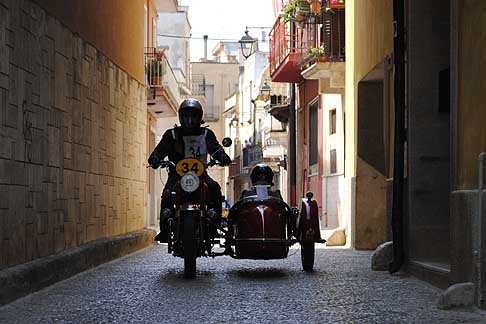 5^ tappa Acquaviva delle Fonti - Sidecar in gara alla Milano Taranto passaggio ad Acquaviva delle Fonti, Bari width=