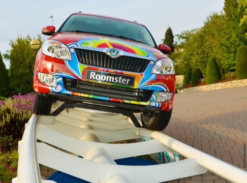 Skoda - La partnership tra Skoda e Gardland Resort sembra essersi consolidata visto che per il terzo anno di seguito, la casa automobilistica ha deciso di essere il partner ufficiale del Parco divertimenti width=