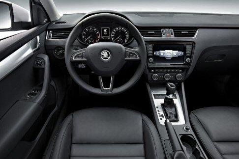 Skoda - La vita a bordo è più facile grazie a un’ampia scelta di dettagli “Simply Clever”. width=