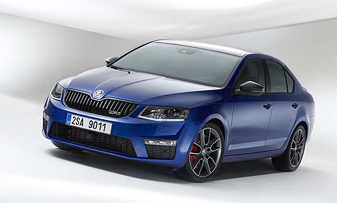 Skoda - Il grande impatto visivo di questa vettura si accompagna alla potenza erogata dai suoi efficienti motori, al design filante e alla tecnologia dal sapore innovativo. width=