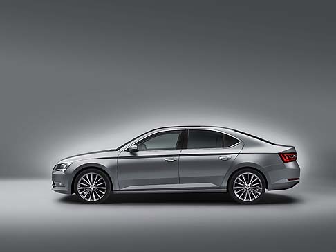 Skoda - Un’altra debuttante dalla chiara vocazione sportiva è il modello Fabia Monte Carlo, disponibile in versione hatchback e Wagon. width=