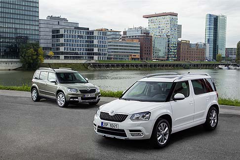Skoda - La versione Ambition aggiunge : airbag per le ginocchia lato conducente, sistema di aggancio nel bagagliaio con ganci amovibili, volante multifunzione a 3 razze in pelle. width=
