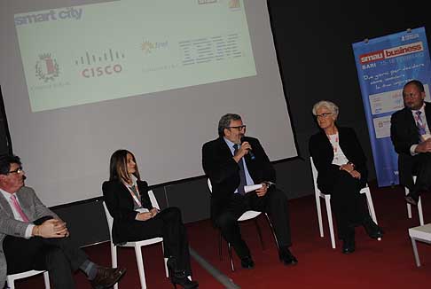 Smart City - Smau Bari 2012 Smart City con autorita politiche e business partner width=