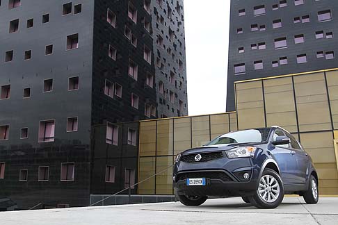 Ssangyong - Il servosterzo elettrico (EPS) di SsangYong utilizza un motore elettrico fluido per fornire alle ruote motrici l’assistenza necessaria durante le manovre di sterzata. width=