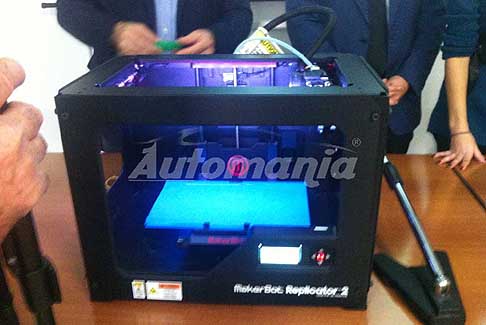 Conferenza Stampante 3D Isit Cento (Fe) - Stampante 3D Makerbot Replicator 2 regalata all´ISIT Bassi Burgatti di Cento (Ferrara)