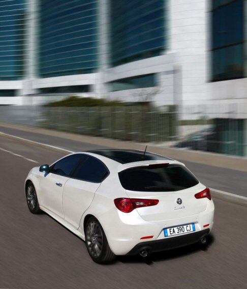 Alfa Romeo - E’ un anno da ricordare in Casa Alfa Romeo, quell’ormai alle spalle, dove i successi commerciali non sono mancati grazie alle protagoniste del prossimo Salone di Ginevra MiTo e Giulietta.  width=