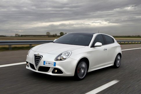 Alfa Romeo - L’immagine del brand è cresciuta grazie a Giulietta, una vettura funzionale in grado di offrire abitabilità e comfort ma con uno sguardo attento ai costi di gestione.  width=