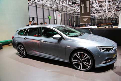 Opel -  La Opel Insignia è un modello che sta ottenendo un discreto successo sin dal suo arrivo sul mercato.