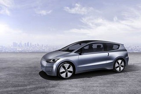 Volkswagen - La vettura, una berlina a quattro posti a propulsione ibrida, adotta due cilindri turbodiesel TDI di 800 cc di cilindrata abbinato a un motore elettrico da 10 kW. width=