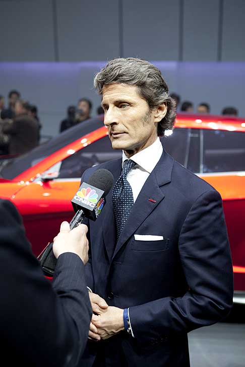 Lamborghini - Stephan Winkelmann Ceo Lamborghini presenta la Lamborghini Urus width=