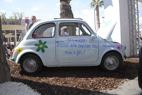 Fiera del Levante - Auto storica Fiat 500 con impianto a GPL alla Fiera del Levante di Bari width=