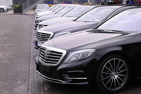 Mercedes-Benz - Già dal 2009 Mercedes-Benz ha introdotto la tecnologia ibrida nella produzione in serie e oggi, le automobili ibride della Stella, vantano una quota di mercato superiore a quella di tutti gli altri costruttori tedeschi messi insieme.  width=