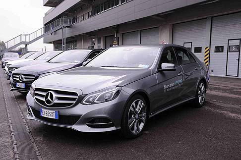 Mercedes-Benz - La strategia futura sarà sempre più incentrata sulla propulsione ibrida plug-in, come la nuova S 500 PLUG-IN HYBRID, con ben dieci nuovi modelli entro il 2017.  width=