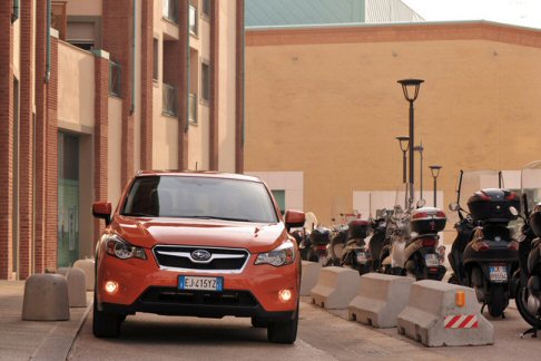 Subaru - Il segmento dei crossover aggiunge un nuovo e interessante veicolo Subaru XV destinato, secondo le palesi ambizioni di Subaru, ad insidiare la leadership della diretta competitor Nissan Qashqai width=
