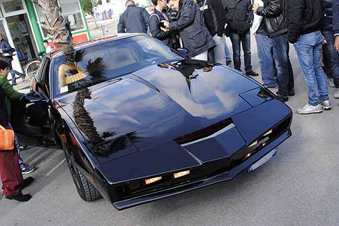Ingresso Fiera - la Supercar KITT Knight Rider presente all´ingresso della Fiera del Levante width=