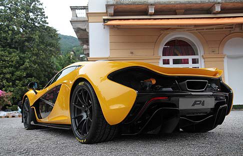 BMW - Il propulsore della McLaren P1 è un V8 biturbo 3.8 litri M838TQ capace, in accoppiata ad un motore elettrico da 176 CV, di generare 916 CV ed una coppia massima di 900 Nm. width=