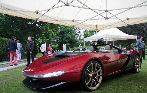 BMW - Sportiva dalla forte caratterizzazione estetica la Sergio Pininfarina è una due posti scoperta che reinterpreta in chiave moderna una Barchetta a due posti. width=