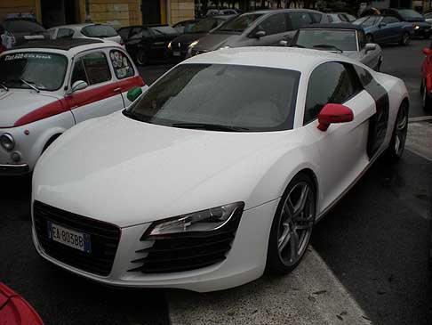Telethon - Raduno a Roma con la supercar Audi R8 oraganizzato dal Club Scuderia Quirinale per Telethon width=