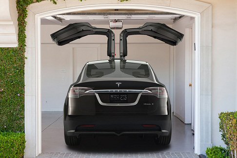 Tesla Motors - Il costo stimato del primo crossover elettrico di Tesla Motors dovrebbe attestarsi sul medesimo prezzo di Model S. width=