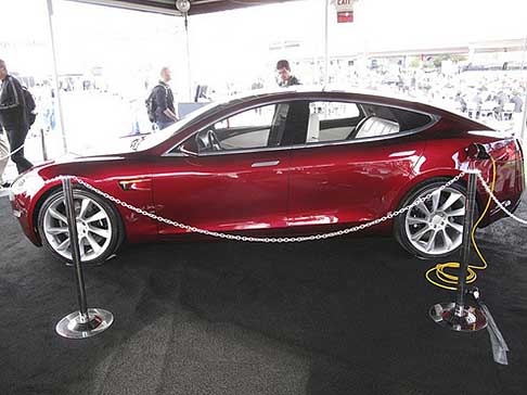 Tesla - Tesla S al Central Plaza dell´Iinternational Ces di Las Vegas width=