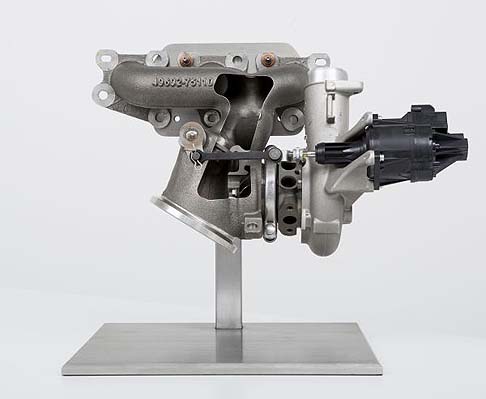 BMW - BMW M3 ed M4 Coupé possono contare su freni compositi M oppure sui più performanti freni carboceramici.  width=