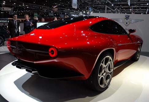Touring Superleggera - Nuovamente presente a Ginevra con un’anteprima mondiale, il costruttore Touring Superleggera si ispira ad un passato sportivo, celebrando i 60 anni dell'Alfa Romeo C52 Disco Volante. width=