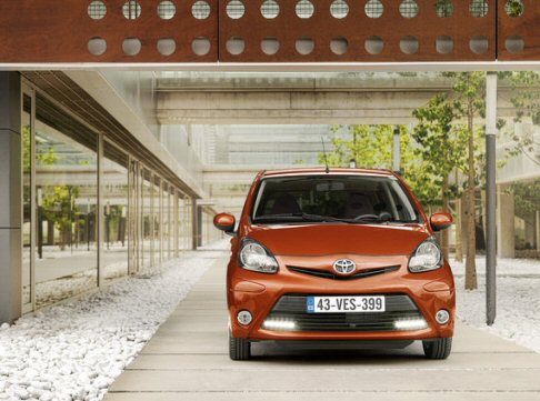 Toyota - In occasione del lancio, Toyota offre alla propria clientela la garanzia 3 anni/ 100.000 km. Aygo è inoltre accompagnata da copertura assicurativa contro la corrosione valida per 12 anni.  width=