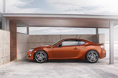 Toyota - Toyota GT 86 vettura compatta e sportiva width=