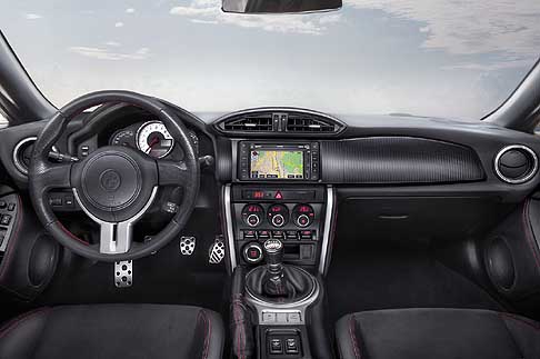 Toyota - Toyota GT 86 volante e cruscotto centrale width=
