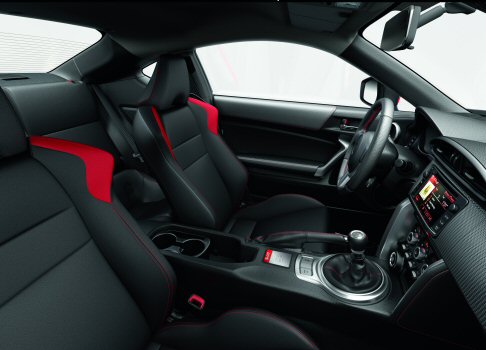 Toyota - Per gli appassionati della guida estrema Toyota ha sviluppato la GT86 Academy, dedicata ai possessori della nuova coupé sportiva. width=