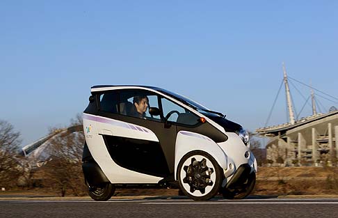 Toyota - Disponibile in cinque tinte, Toyota metterà a disposizione dieci veicoli per venti utenti tra privati, esperti del settore e personaggi di visibilità. width=
