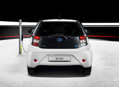 Toyota - La nuova Toyota iQ EV unisce l’agilità di una city car alle zero emissioni e alla silenziosità di un veicolo elettrico. width=