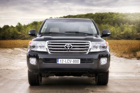 Toyota - Si aggiorna anche la gamma delle unità, dove debutta una versione rivista del turbodiesel 32 con doppio turbo a geometria variabile e intercooler. width=