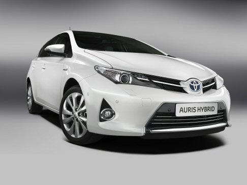 Toyota - Le nuove Toyota Auris Hybrid, Auris Hybrid Touring Sports e Toyota Verso debuttano al Salone di Parigi per rimarcare le loro ambizioni, accompagnate anche dalla nuova Yaris Trend e da un’esclusiva linea accessori TRD Performance dedicata alla GT86. width=