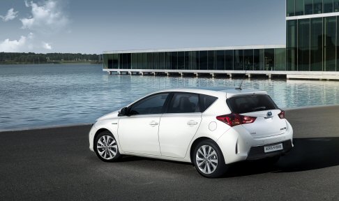 Toyota - Nello stand sarà presente anche la nuova Toyota Auris Touring Sports, versione wagon della gamma Auris. width=